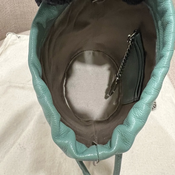 GUCCI SEQUINS BUCKET BAG - Picture 7 of 11